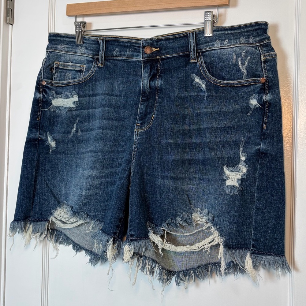Judy blue distressed denim Shorts - Picture 13 of 16
